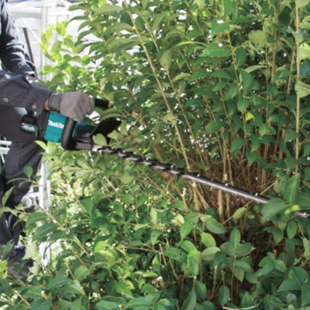 Кусторез аккумуляторный Makita UH004GZ 40В, 600 мм, 23,5 мм, без акб и ЗУ