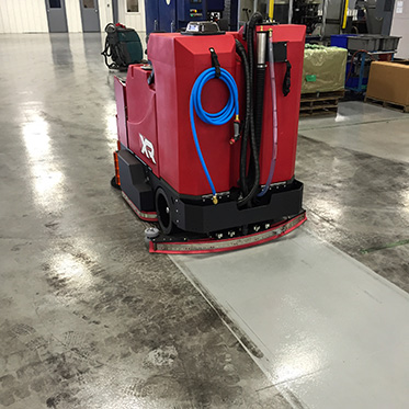 Поломоечно-подметальная машина с цилиндрической щеткой XR 46C