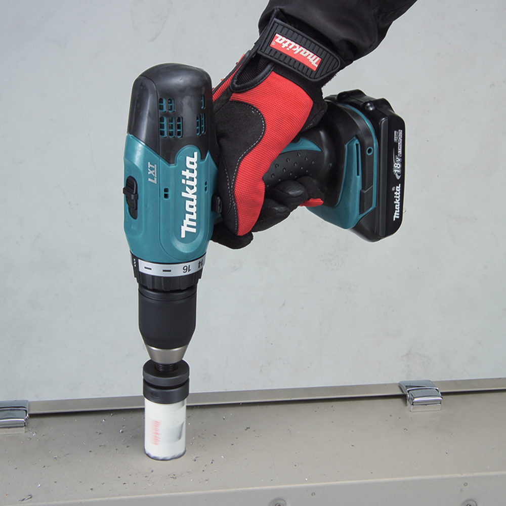 Дрель-шуруповерт аккумуляторная Makita DDF453RFE LXT 18В, 2х3.0 Ач Li-ion, 42 Нм, 1300 об/мин
