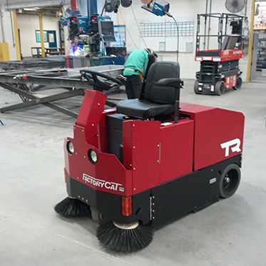 Аккумуляторная подметальная машина с сиденьем для оператора TR