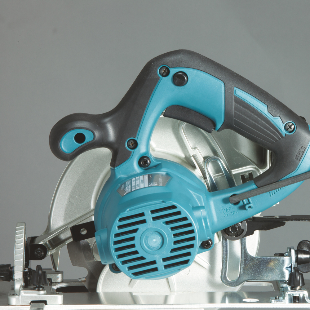Пила дисковая циркулярная Makita HS6601 1050 Вт, 165 мм, 5200 об/мин