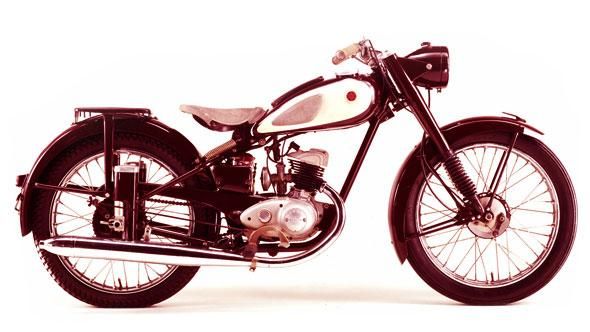 1955_Yamaha_YA-1-studio-02_gal_col_tcm224-415520.jpg 1955_Yamaha_YA-1-studio-02_gal_col_tcm224-415520.jpg