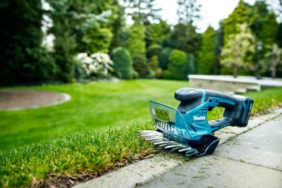 Ножницы аккумуляторные для травы Makita UM600DWAE 10.8В, 2х2.0 Ач 