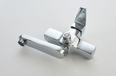 СМЕСИТЕЛЬ ДЛЯ ВАННЫ И ДУША LEDEME L3130 КОРОТКИЙ ИЗЛИВ