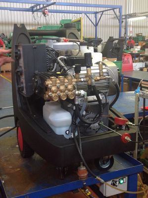 Мойка высокого давления с подогревом воды SUPER PLUS 250/15