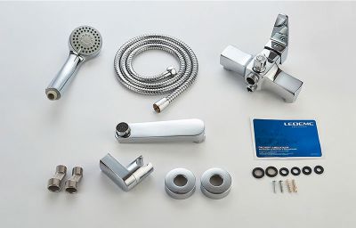 СМЕСИТЕЛЬ ДЛЯ ВАННЫ И ДУША LEDEME L3130 КОРОТКИЙ ИЗЛИВ