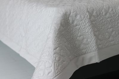 Простыня стеганая GOCHU Clover Q 155*210 серый