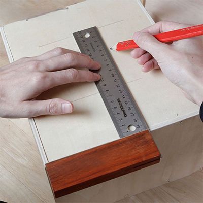 Угольник 200 мм с деревянной ручкой WORKPRO