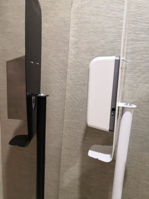 Мобильная стойка с каплеуловителем для дезинфекции рук белая + сенсорный дозатор