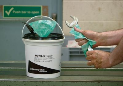 Протирочная салфетка Kimberly-Clark Wypall® Cleaning Wipes 7775 с обновленной формулой чистящего средства
