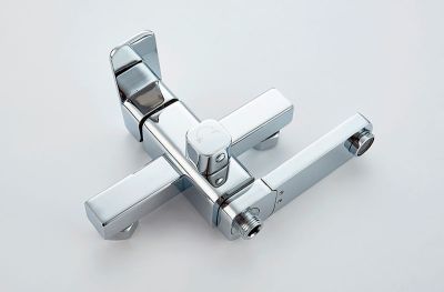 СМЕСИТЕЛЬ ДЛЯ ВАННЫ И ДУША LEDEME L3233 ИЗЛИВ 180 ММ