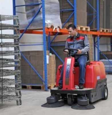 Автономная подметальная машина с местом для оператора CLEANFIX KS 1100